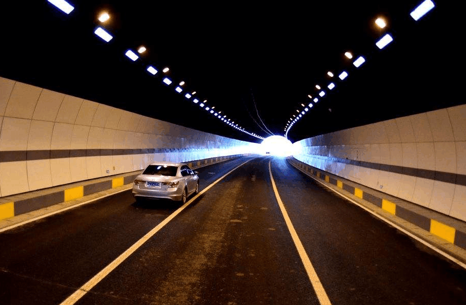 隧道里行駛為什么不能變道？(圖1)